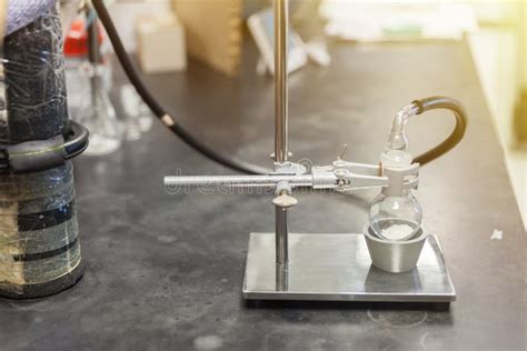 How to Use a Buret Clamp in a Laboratory Experiment.